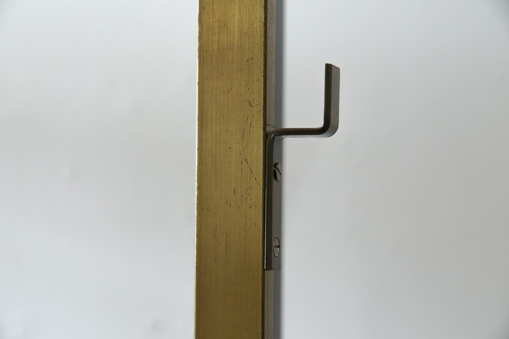 中古　美品!!　直線的なデザインがスタイリッシュなアパレル用ハンガーラック　(R-078019)