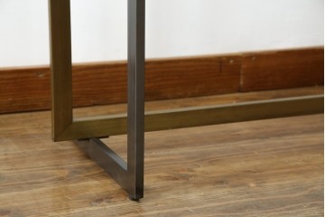 中古　美品!!　直線的なデザインがスタイリッシュなアパレル用ハンガーラック　(R-078019)