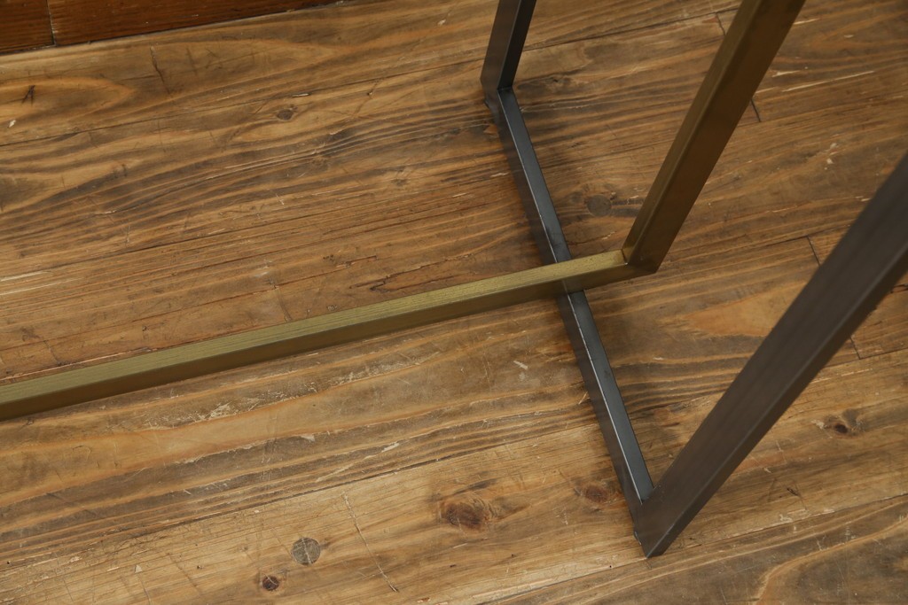 中古　美品!!　直線的なデザインがスタイリッシュなアパレル用ハンガーラック　(R-078019)