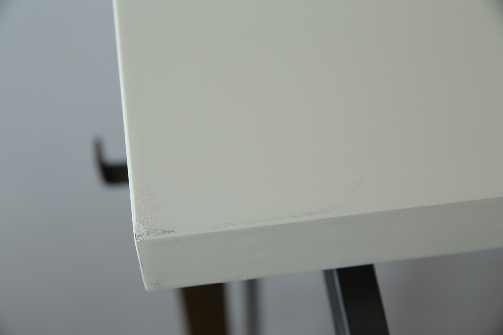 中古　美品!!　直線的なデザインがスタイリッシュなアパレル用ハンガーラック　(R-078019)