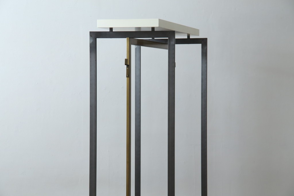 中古　美品!!　直線的なデザインがスタイリッシュなアパレル用ハンガーラック　(R-078019)