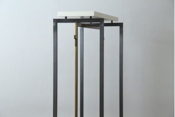 中古　美品!!　直線的なデザインがスタイリッシュなアパレル用ハンガーラック　(R-078019)