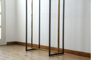 中古　美品!!　直線的なデザインがスタイリッシュなアパレル用ハンガーラック　(R-078019)