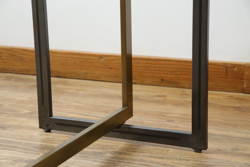 中古　美品!!　直線的なデザインがスタイリッシュなアパレル用ハンガーラック　(R-078019)