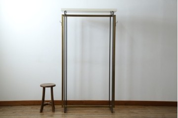 中古　美品!!　直線的なデザインがスタイリッシュなアパレル用ハンガーラック　(R-078019)