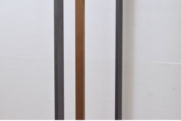 中古　美品!!　直線的なデザインがスタイリッシュなアパレル用ハンガーラック(ポールハンガー、洋服掛け、コート掛け、店舗什器)(R-078019)