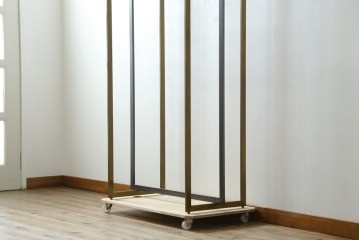 中古　美品!!　スタイリッシュなアパレル用ハンガーラック　(R-078020)