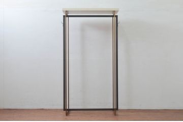 中古　美品!!　直線的なデザインがスタイリッシュなアパレル用ハンガーラック(ポールハンガー、洋服掛け、コート掛け、店舗什器)(R-078020)