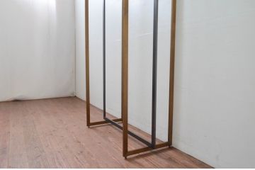 中古　美品!!　直線的なデザインがスタイリッシュなアパレル用ハンガーラック(ポールハンガー、洋服掛け、コート掛け、店舗什器)(R-078020)
