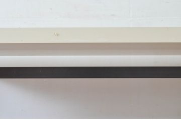 中古　美品!!　直線的なデザインがスタイリッシュなアパレル用ハンガーラック(ポールハンガー、洋服掛け、コート掛け、店舗什器)(R-078020)