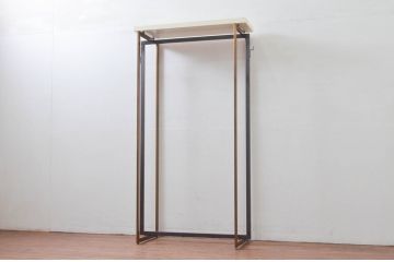 中古　美品!!　直線的なデザインがスタイリッシュなアパレル用ハンガーラック(ポールハンガー、洋服掛け、コート掛け、店舗什器)(R-078023)