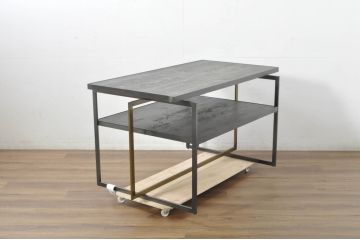 中古　シンプルで直線的なデザインが格好良いアパレル用展示台(作業台、飾り台、陳列台、コンソールテーブル、店舗什器、ディスプレイ台)(R-078027)