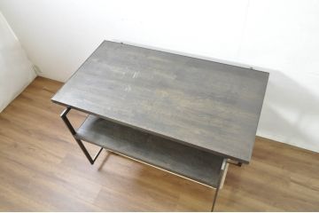 中古　シンプルで直線的なデザインが格好良いアパレル用展示台(作業台、飾り台、陳列台、コンソールテーブル、店舗什器、ディスプレイ台)(R-078027)