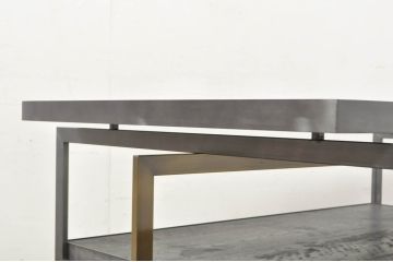 中古　シンプルで直線的なデザインが格好良いアパレル用展示台(作業台、飾り台、陳列台、コンソールテーブル、店舗什器、ディスプレイ台)(R-078027)