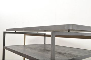 中古　シンプルで直線的なデザインが格好良いアパレル用展示台(作業台、飾り台、陳列台、コンソールテーブル、店舗什器、ディスプレイ台)(R-078027)