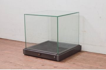 中古　シンプルなデザインのアパレル用展示ケース(ガラスケース、ショーケース、店舗什器)(R-078028)