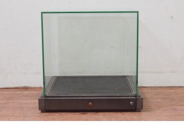 中古　シンプルなデザインのアパレル用展示ケース(ガラスケース、ショーケース、店舗什器)(R-078028)