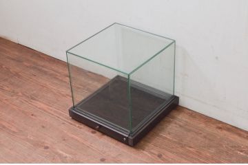 中古　シンプルなデザインのアパレル用展示ケース(ガラスケース、ショーケース、店舗什器)(R-078028)