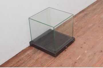 中古　シンプルなデザインのアパレル用展示ケース(ガラスケース、ショーケース、店舗什器)(R-078028)