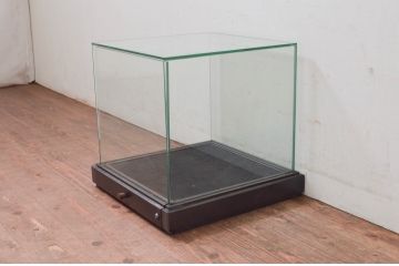 中古　シンプルなデザインのアパレル用展示ケース(ガラスケース、ショーケース、店舗什器)(R-078028)