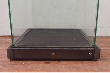 中古　シンプルなデザインのアパレル用展示ケース(ガラスケース、ショーケース、店舗什器)(R-078028)