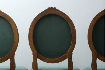 中古　イタリア家具　細やかな装飾が目を惹くエレガントなダイニングチェア4脚セット(椅子、イス、バラ売り可能)(R-078030)