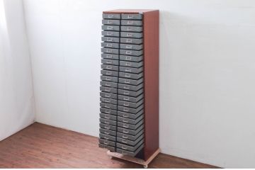 ヨーロッパビンテージ　引き出し50杯付きで収納力も抜群のアイアン製書類ケース(小引き出し、ドロワー、小物収納、レターケース、多段チェスト、ヴィンテージ)(R-078035)