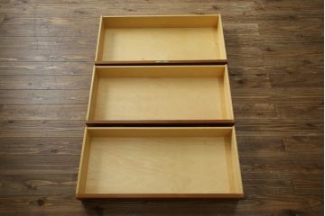 デンマークビンテージ　Vinde Mobelfabrik製　Arne Wahl Iversen(アルネ・ウォール・イヴェルセン)　チーク材のあたたかな色味が魅力的なライティングビューロー(ワークデスク、簿記机、在宅用、在宅ワーク用、収納棚、戸棚、ヴィンテージ、北欧)(R-078042)