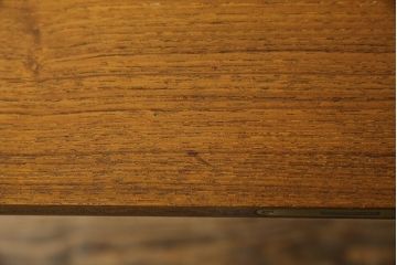 デンマークビンテージ　Vinde Mobelfabrik製　Arne Wahl Iversen(アルネ・ウォール・イヴェルセン)　チーク材のあたたかな色味が魅力的なライティングビューロー(ワークデスク、簿記机、在宅用、在宅ワーク用、収納棚、戸棚、ヴィンテージ、北欧)(R-078042)