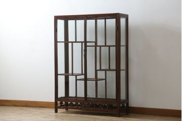 和製ビンテージ　花梨(カリン)材　薄型　コレクションをお洒落にディスプレイできる違い棚のガラスケース(Gケース、ショーケース、キャビネット、飾り棚、陳列棚、店舗什器、ヴィンテージ)(R-078043)