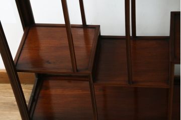 和製ビンテージ　花梨(カリン)材　薄型　コレクションをお洒落にディスプレイできる違い棚のガラスケース(Gケース、ショーケース、キャビネット、飾り棚、陳列棚、店舗什器、ヴィンテージ)(R-078043)