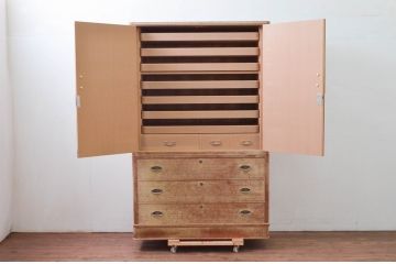 中古　伝統工芸品　金具に上品な花の図柄をあしらった加茂総桐箪笥(胴丸、総桐たんす、着物箪笥、衣装箪笥、和タンス、引き出し、チェスト、バラ売り可能)(R-078044)