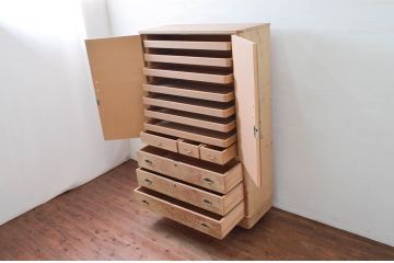 中古　伝統工芸品　金具に上品な花の図柄をあしらった加茂総桐箪笥(胴丸、総桐たんす、着物箪笥、衣装箪笥、和タンス、引き出し、チェスト、バラ売り可能)(R-078044)
