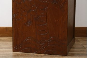 中古　美品　伝統工芸　軽井沢彫り　力強い桜の木の彫刻が目を引く小引き出し(小物収納、サイドチェスト、引き出し)(R-078047)