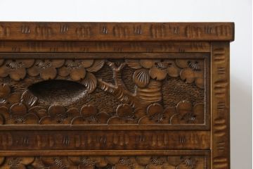 中古　美品　伝統工芸　軽井沢彫り　力強い桜の木の彫刻が目を引く小引き出し(小物収納、サイドチェスト、引き出し)(R-078047)