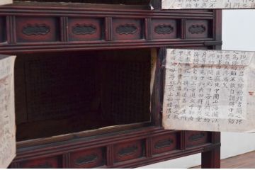 アジアンビンテージ　朱塗りの深い色合いが美しい李朝箪笥サイドボード(サイドキャビネット、リビングボード、李朝タンス、李朝家具、バンダチ、収納棚、戸棚、店舗什器、ヴィンテージ)(R-078048)