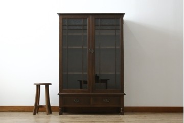 和製アンティーク　ナラ材　昔懐かしい雰囲気漂う脚付きブックケース　(R-078051)