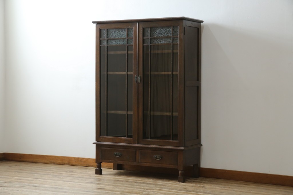 和製アンティーク　ナラ材　昔懐かしい雰囲気漂う脚付きブックケース　(R-078051)