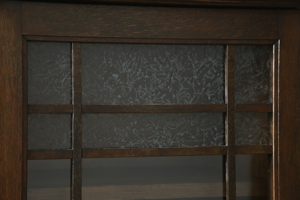 和製アンティーク　ナラ材　昔懐かしい雰囲気漂う脚付きブックケース　(R-078051)