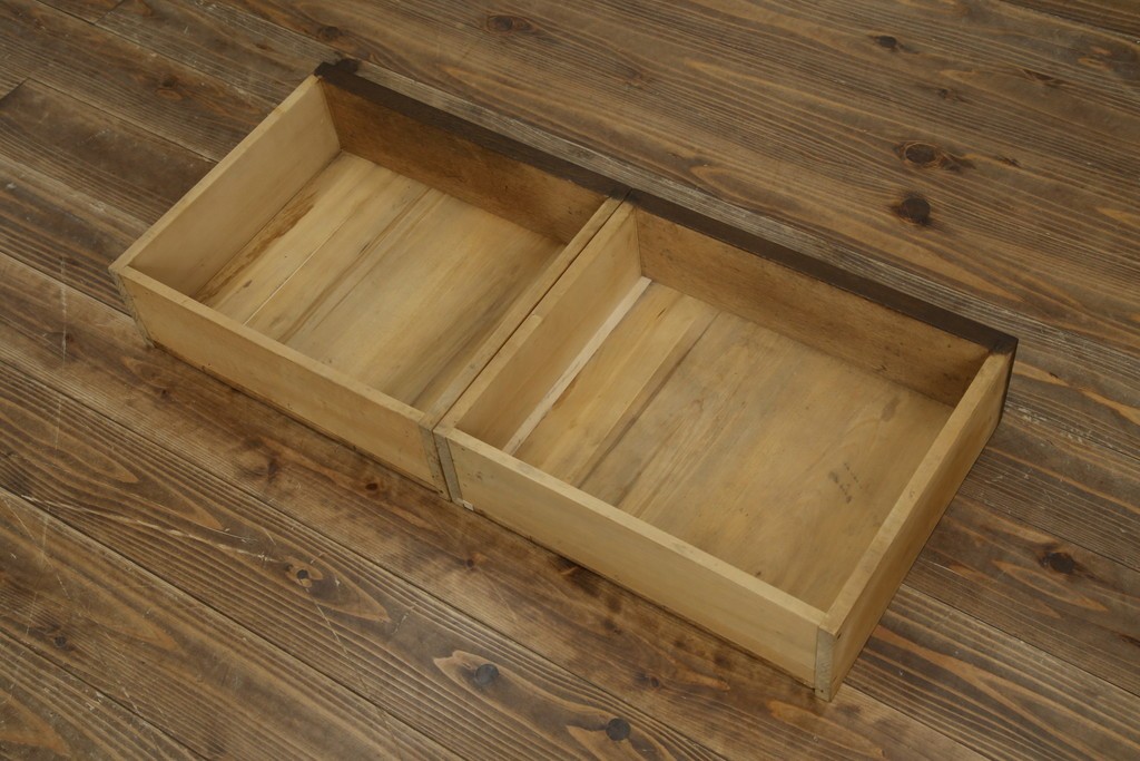 和製アンティーク　ナラ材　昔懐かしい雰囲気漂う脚付きブックケース　(R-078051)