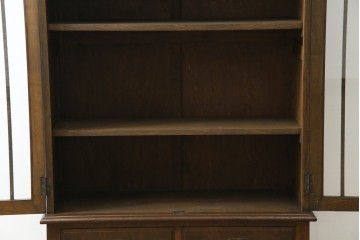 和製アンティーク　ナラ材　昔懐かしい雰囲気漂う脚付きブックケース　(R-078051)