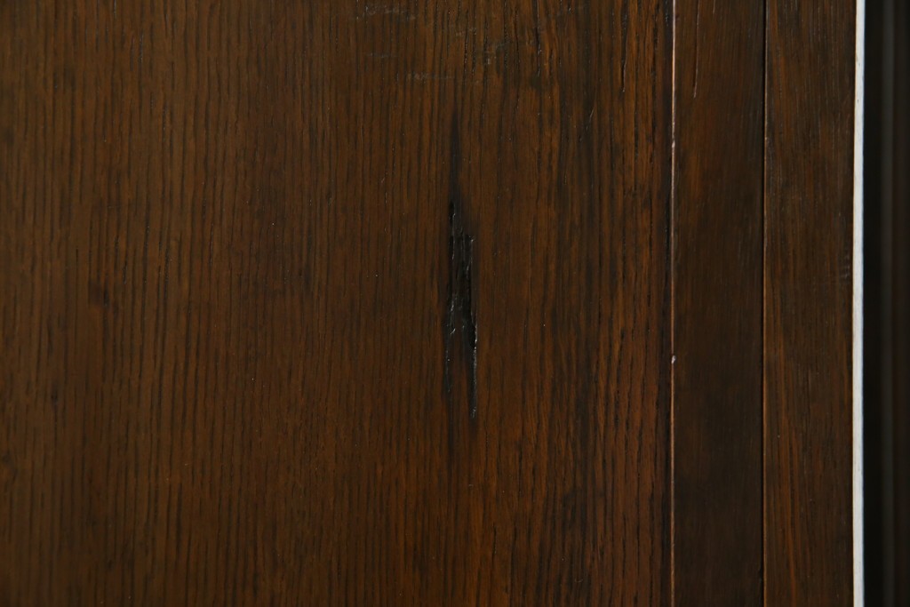 和製アンティーク　ナラ材　昔懐かしい雰囲気漂う脚付きブックケース　(R-078051)