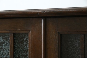 和製アンティーク　ナラ材　昔懐かしい雰囲気漂う脚付きブックケース　(R-078051)