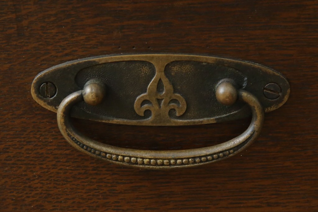 和製アンティーク　ナラ材　昔懐かしい雰囲気漂う脚付きブックケース　(R-078051)