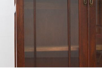 和製アンティーク　ナラ材　昔懐かしい雰囲気漂う脚付きブックケース(本箱、本棚、書棚、収納棚、戸棚、キャビネット、飾り棚)(R-078051)