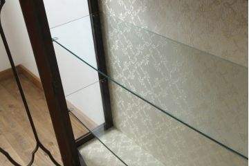 イギリスアンティーク　マホガニー材　クラシカルな佇まいが魅力的なキャビネット(ガラスケース、ショーケース、飾り棚、収納棚、戸棚、英国)(R-078052)