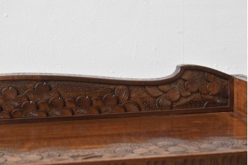 中古　軽井沢彫り　桜の彫りが目を惹く小振りなサイドキャビネット　(R-078055)
