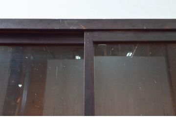 和製アンティーク　レトロなゆらゆらガラスが味わい深い漆塗りのサイドボード(収納棚、サイドキャビネット、食器棚、飾り棚、ガラス戸棚)(R-078057)