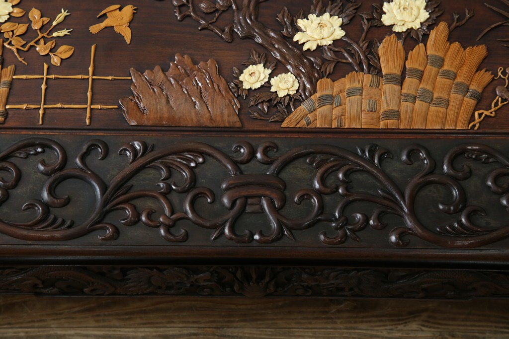 和製ヴィンテージ　最高級　総紫檀(シタン)彫刻　まるで美術品!!　置いてあるだけで存在感を放つ花鳥図と龍の総彫りが見事な座卓　定価約170万円　(R-078065)