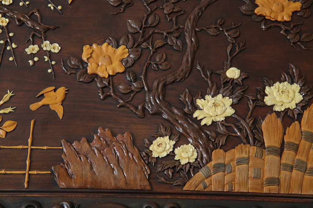 和製ヴィンテージ　最高級　総紫檀(シタン)彫刻　まるで美術品!!　置いてあるだけで存在感を放つ花鳥図と龍の総彫りが見事な座卓　定価約170万円　(R-078065)